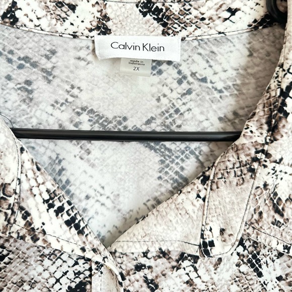 Calvin Klein Snake Pink Woman's Blouse- SIZE 2X - Picture 3 of 3